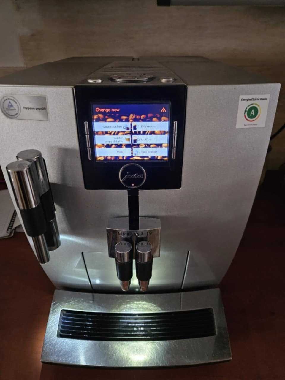 Ekspres ciśnieniowy automatyczny Jura J9.3 One Touch TFT