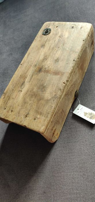 Uchwyt/półeczka na papier toaletowy firmy Chic Antique