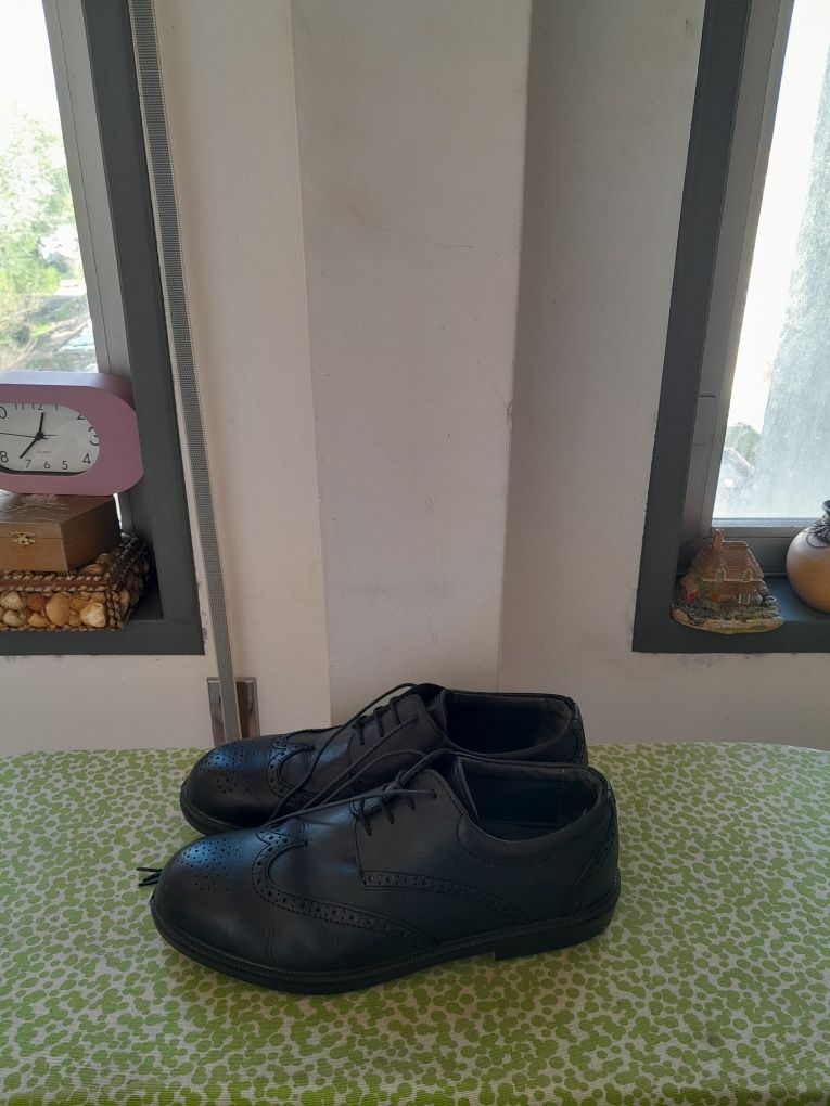 Vendo Sapatos de Senhor LAVORO muito bonitos como novos