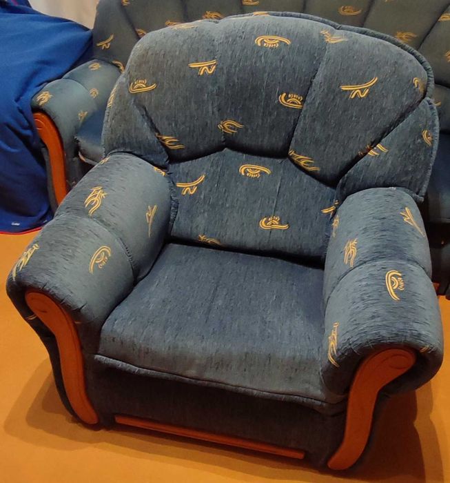 Tani zestaw wypoczynkowy 2+1 sofa i dwa fotele