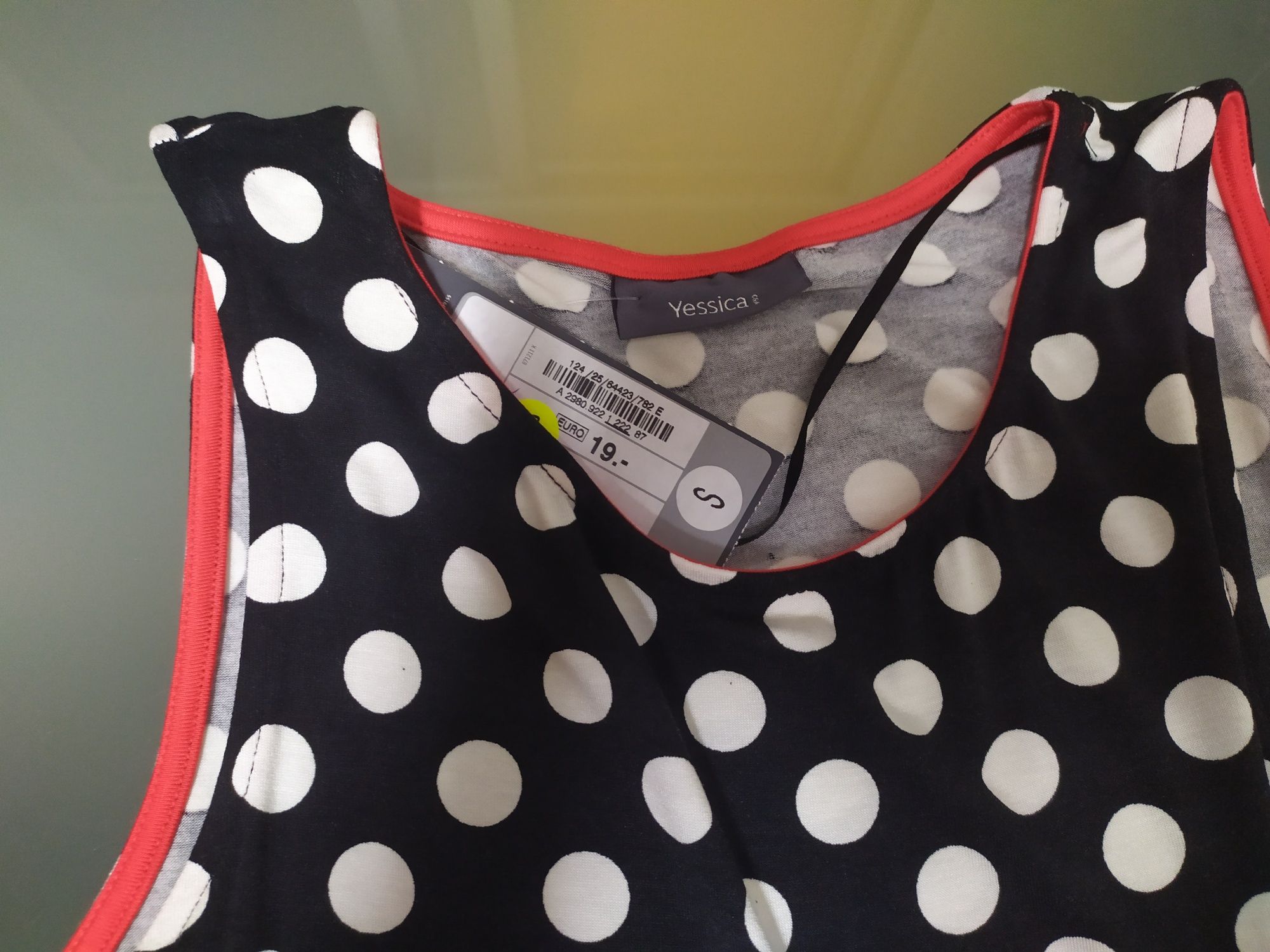 Vestido preto com bolinhas muito bonito e fluido