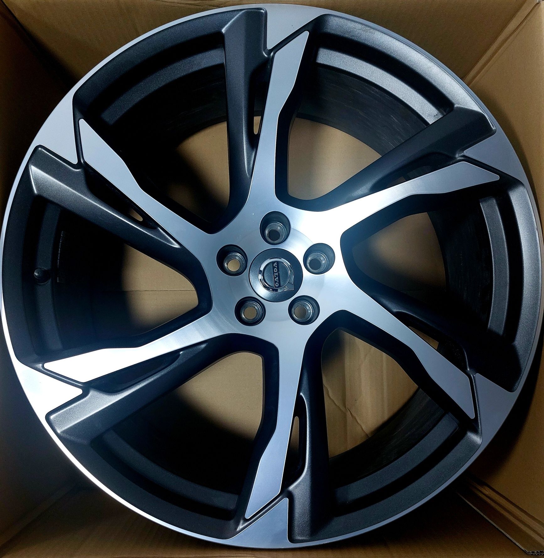Felgi VOLVO XC90 II R DESIGN 9x22 ET38,5 5x108