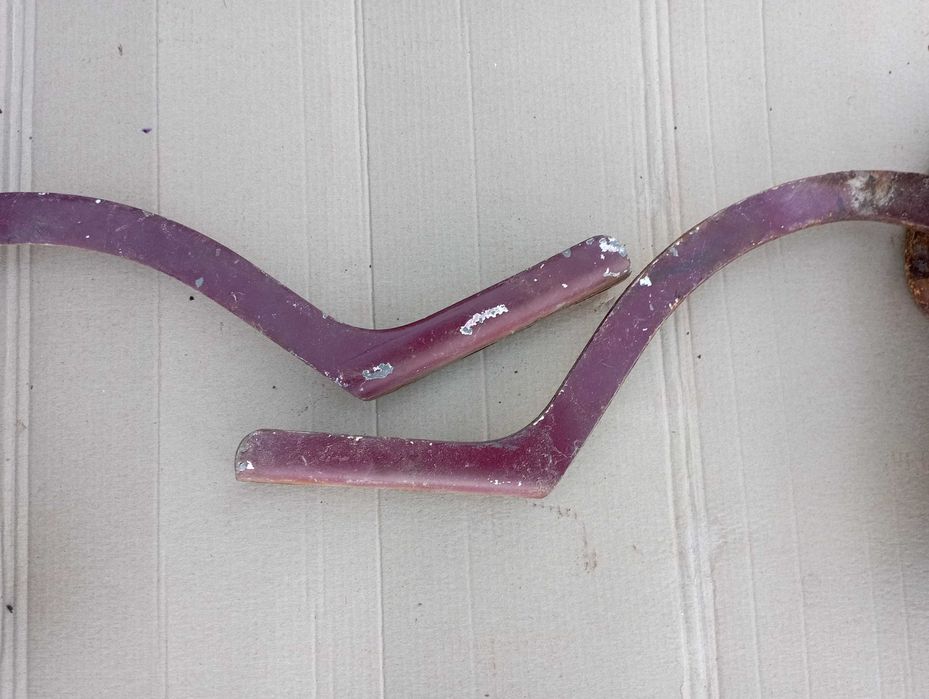 Elevadores/suportes do porta bagagem Peugeot 504 (para restauro)