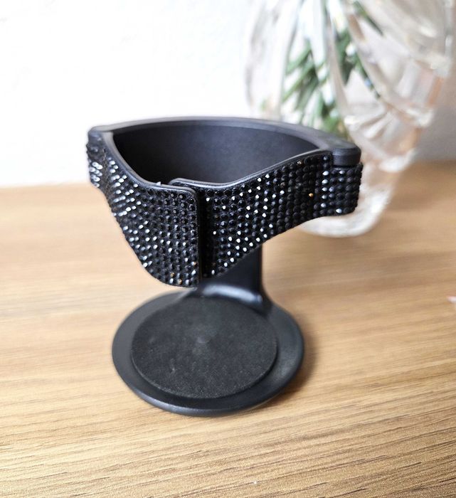 Samochodowy uchwyt na kubek