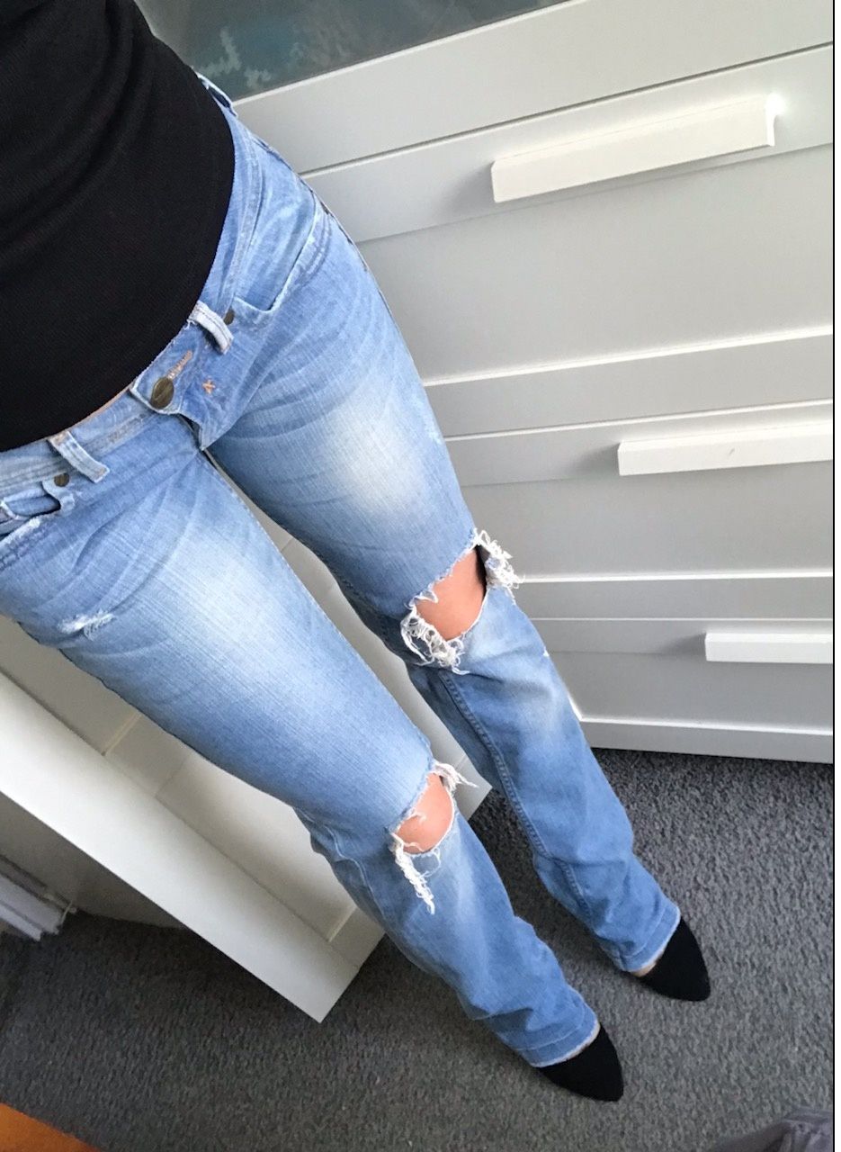 Bardzo długie jeansy s/m z dziurami na wysoką osobę