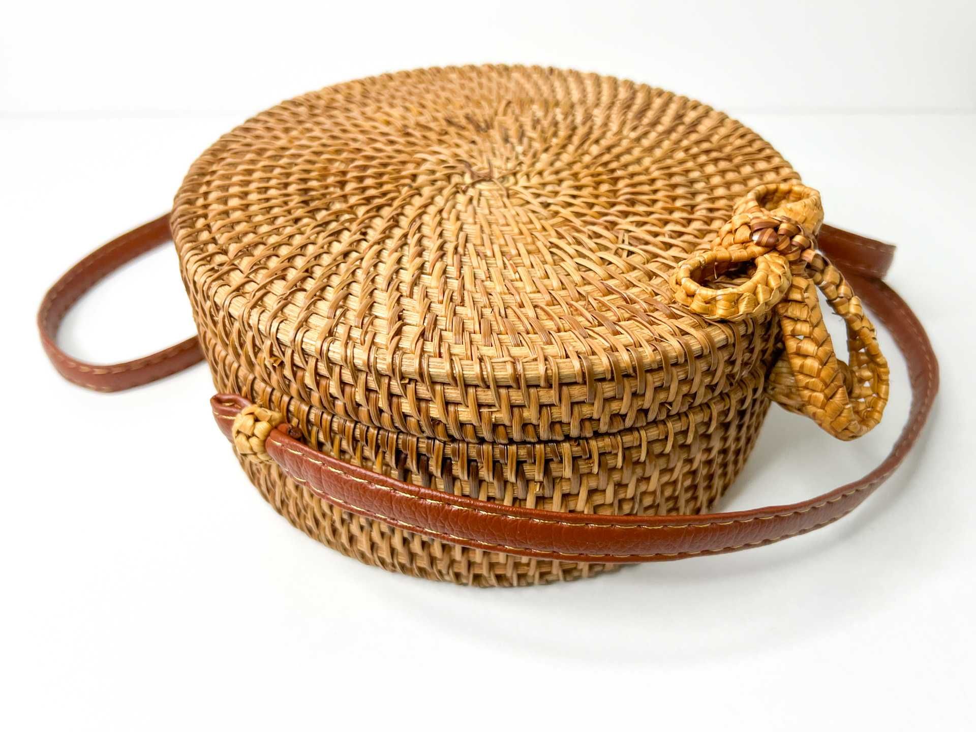 mala bolsa pochete redonda de palha verga