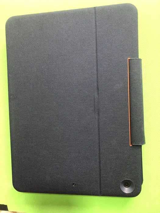 Чехол с клавиатурой на iPad 10.2 (7-8-9) Logitech Rugged Combo 3