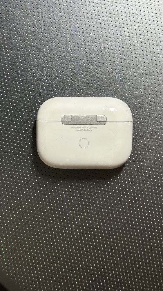 Apple AirPods Pro (Original) кейс + навушник шумить