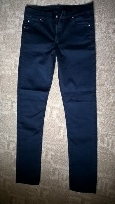 Тёмно-синие джинсы на подростка 13-15 лет.