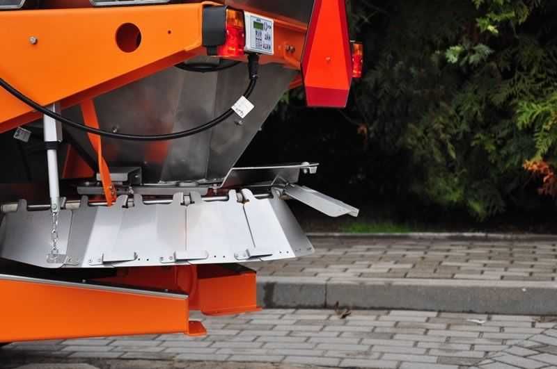 Rozsiewacz soli piasku komunalny Pom Augustów 600l  N065 piaskarka