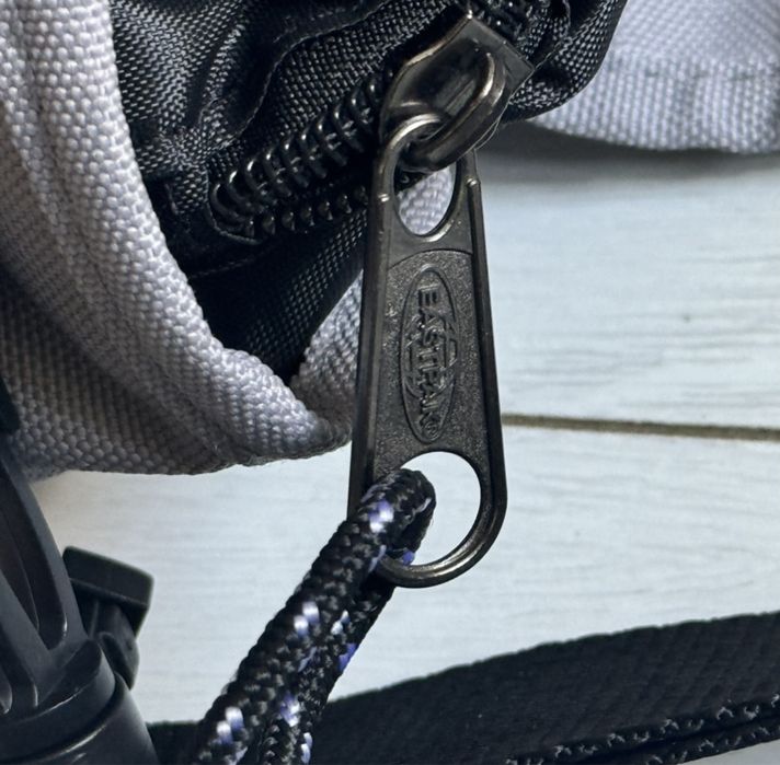 Сумка через плече EastPak Delegate 008 20L у 2-ох кольорах.