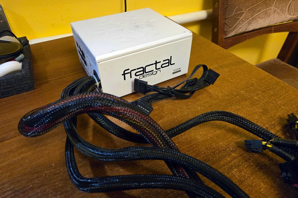 Блок живлення 1000W Fractal Design Newton R3 1000W 80+ Platinum 135mm.