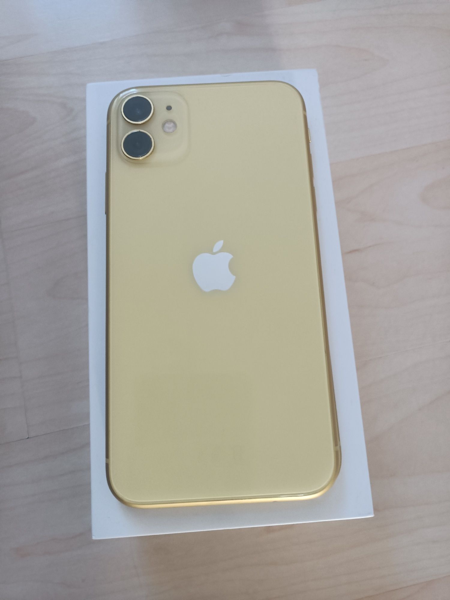 iPhone 11 64 GB żółty