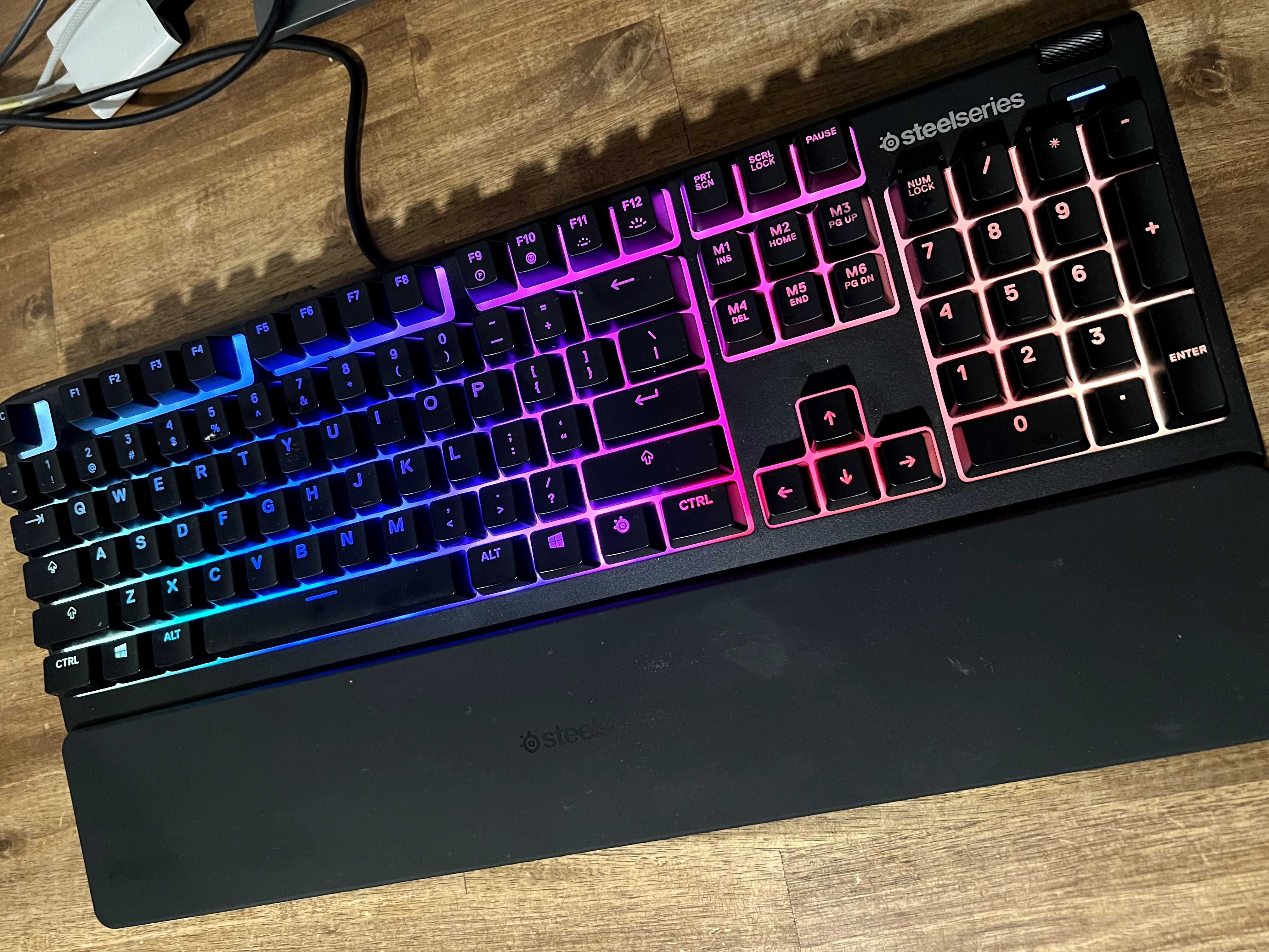 Klawiatura STEELSERIES Apex 3 używana, stan idealny
