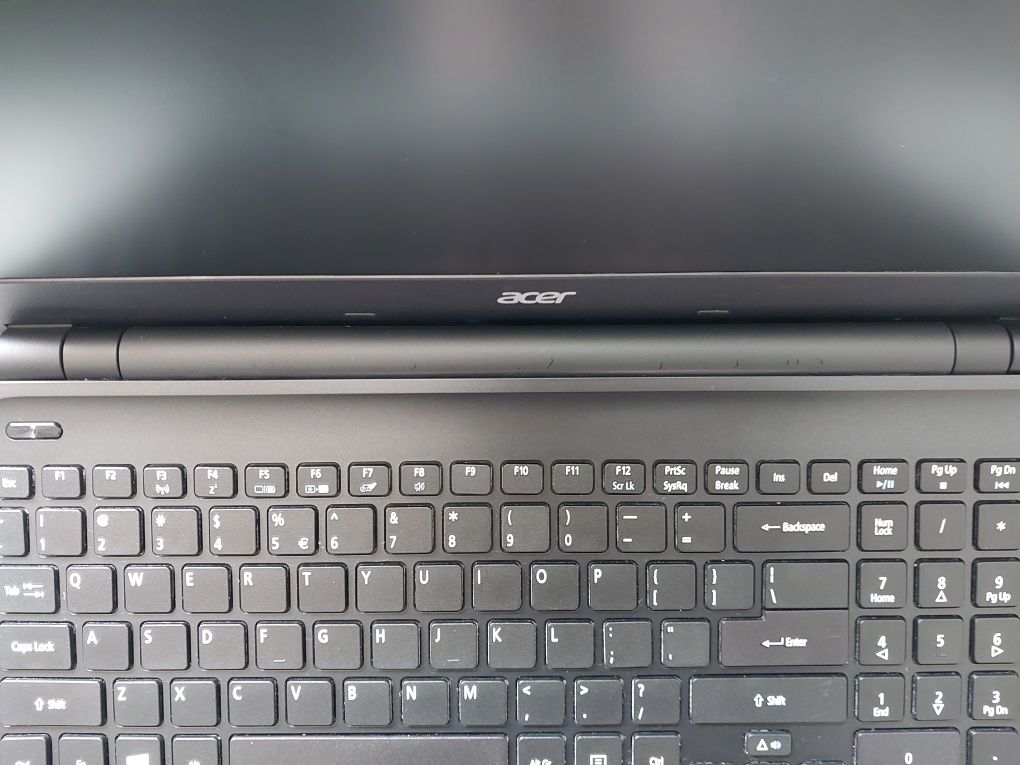 Laptop Acer Aspire E1-522 Windows 10 1TB HDD