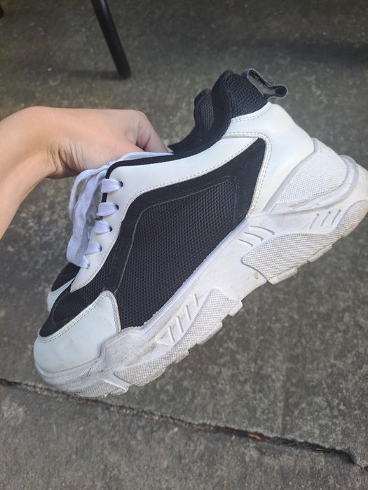 Buty sportowe biało czarne