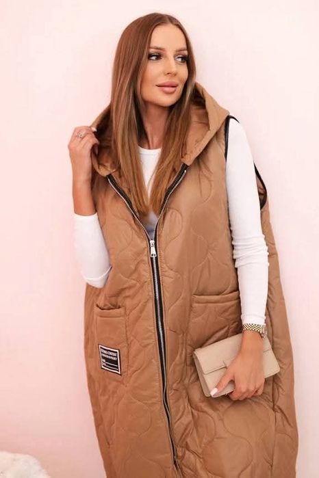 Kamizelka damska pikowana plus size z kapturem zapinana na zamek