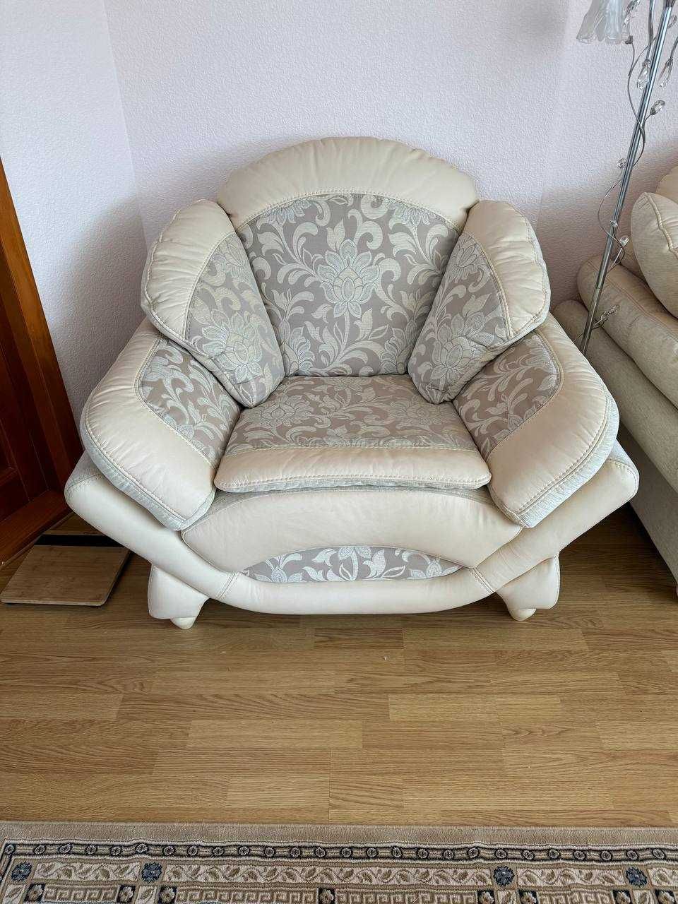 Диван розкладний + крісло (тканина з шкірою), майже новий