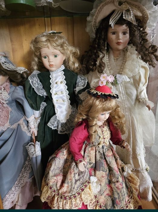 Bonecas com rosto de porcelana como novas