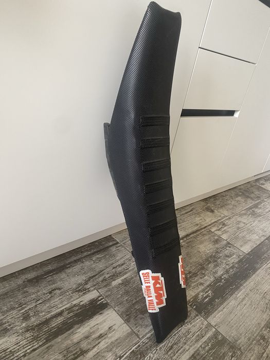 Продам оригінальне сидіння KTM