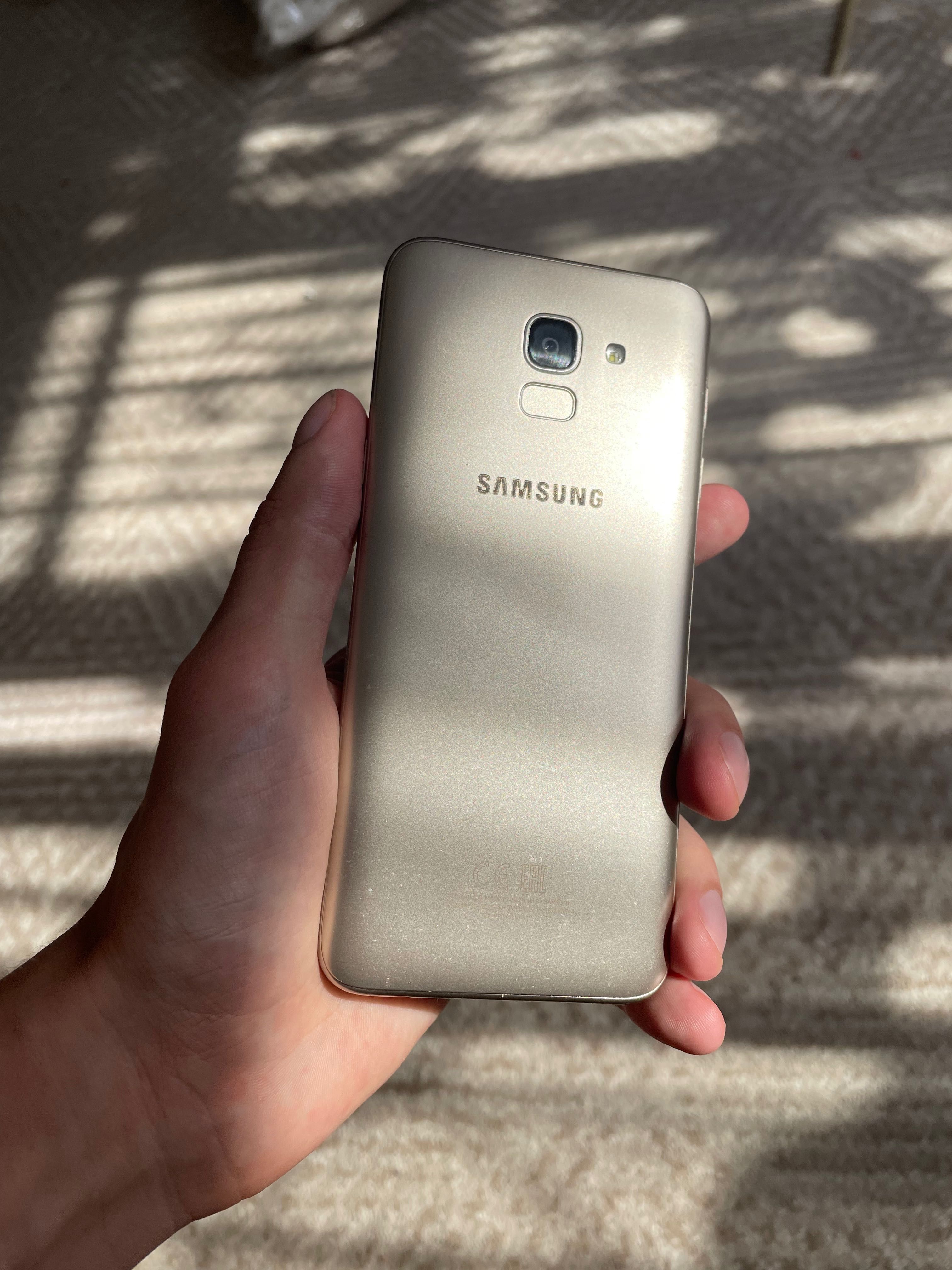 Телефон Samsung Galaxy J6