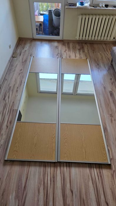 Drzwi przesuwne do szafy i prowadnice Indeco