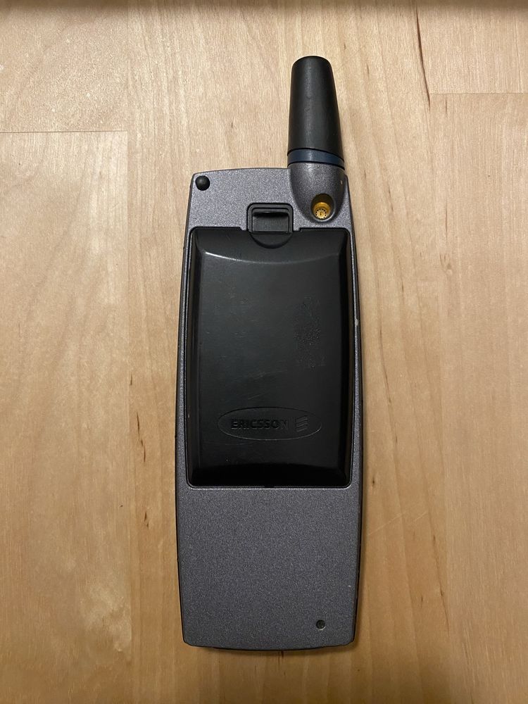 Ericsson R320s mobil phone
