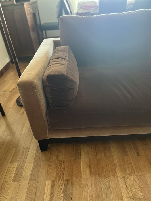 Sofá Castanho com almofadas