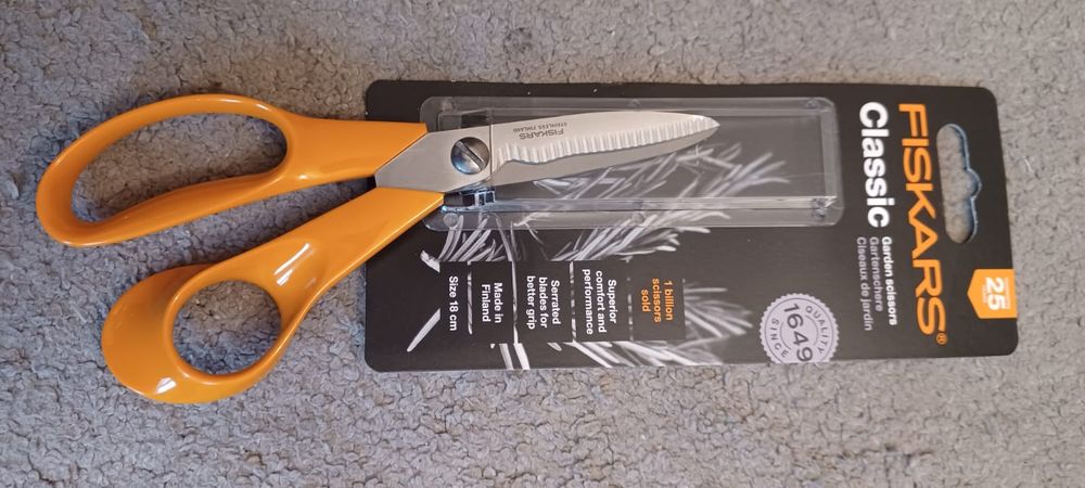 Nowe nożyczki Fiskars Classic 18cm