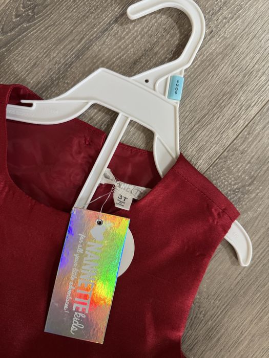 Сукня червоного кольру на 3 роки