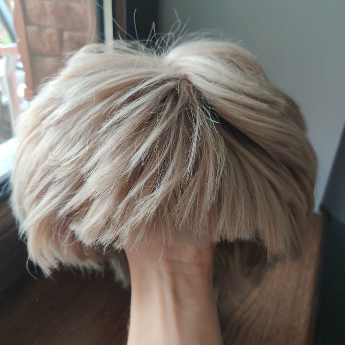 Piękna peruka z naturalnych włosów blond krótka