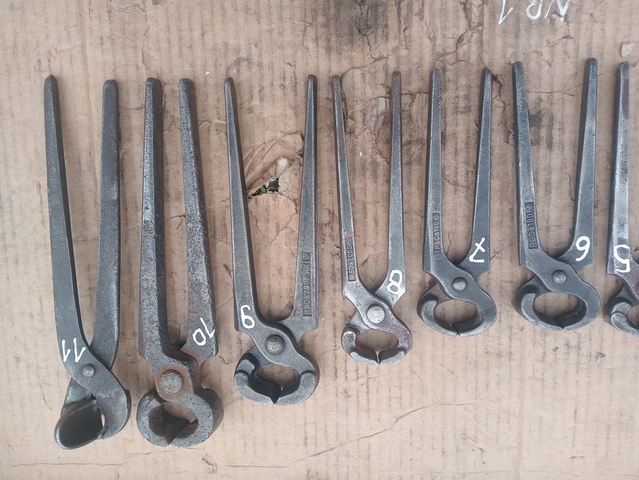 Zestaw starych narzędzi  obcęgi z epoki PRL Antyki Kolekcja Loft
