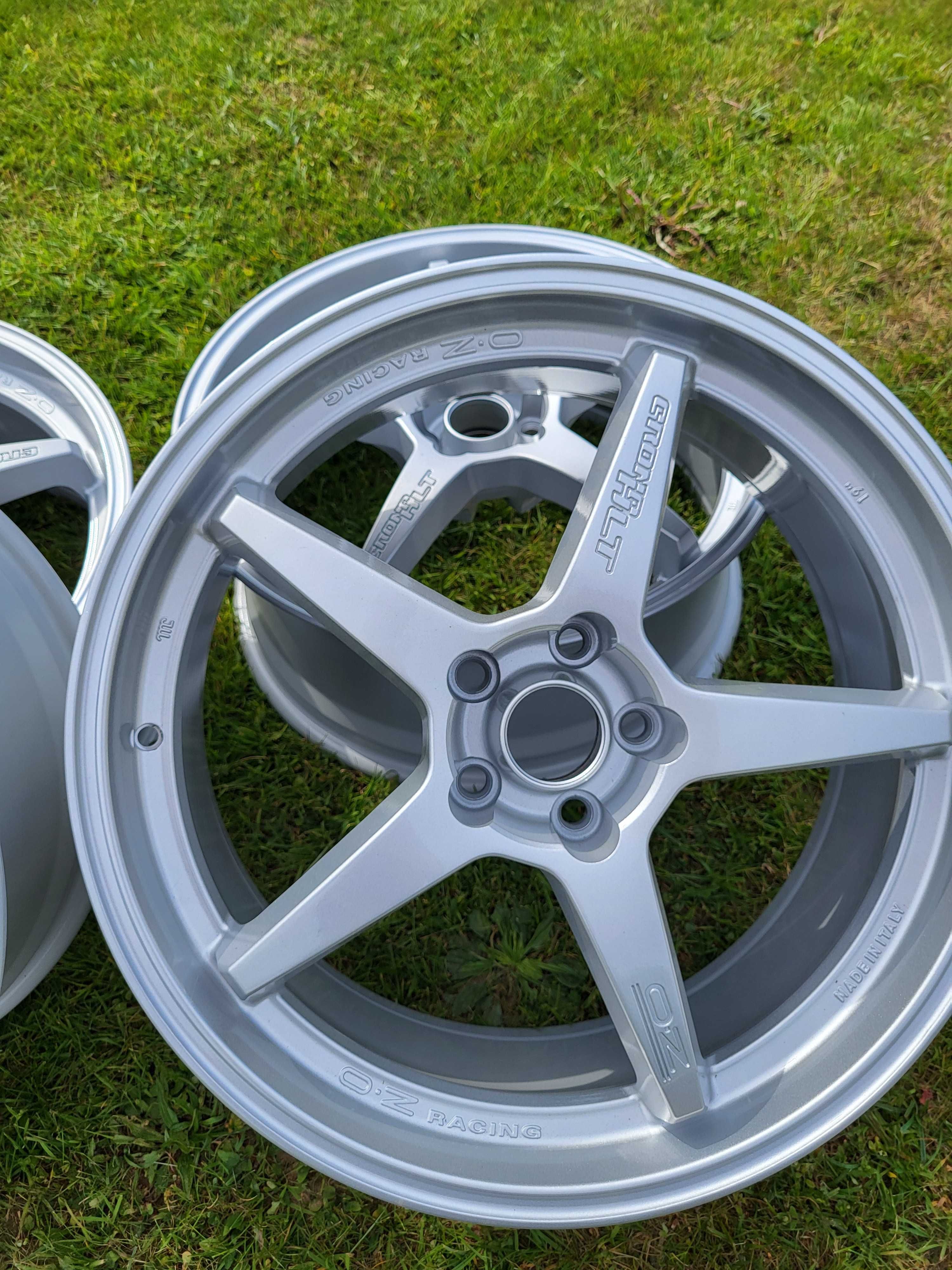 Oryginalne alufelgi OZ Racing CRONO HLT AS7: 19 cali, 5x108, ET38