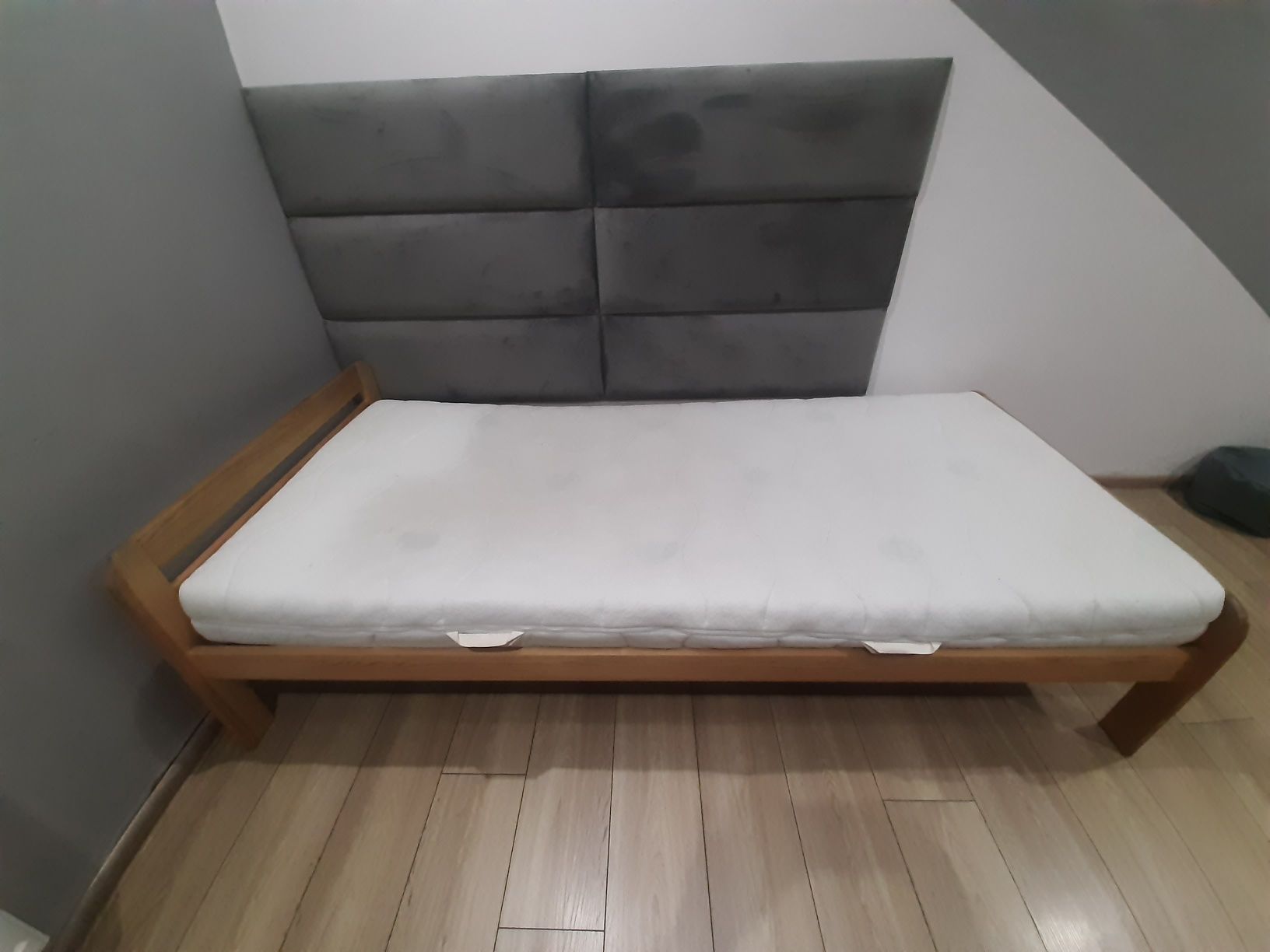 Łóżko  drewniane