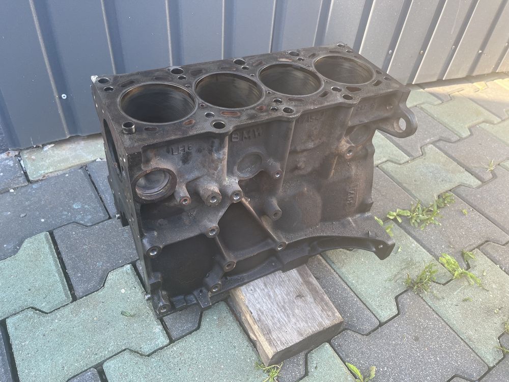 Blok silnika BMW m42b18 e36 318is