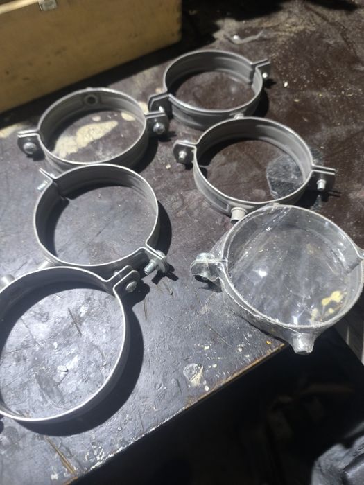 Obejmy do rynny spustowej