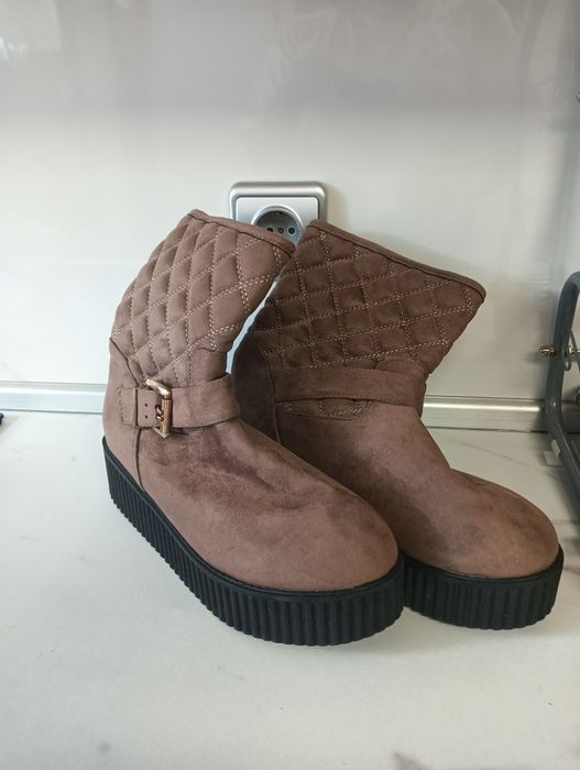 Bota sra camel em ótimo estado