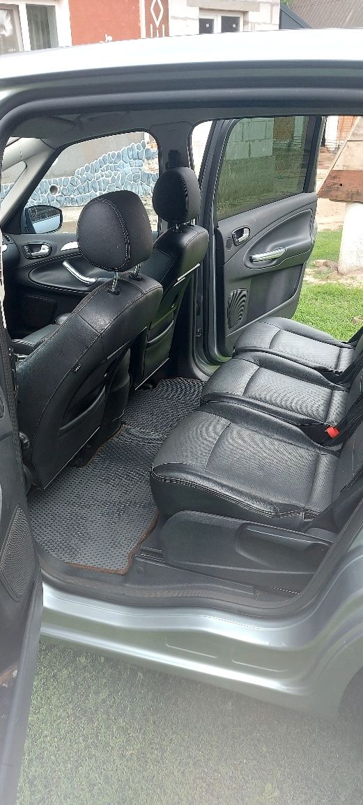 Продам Ford S- Max