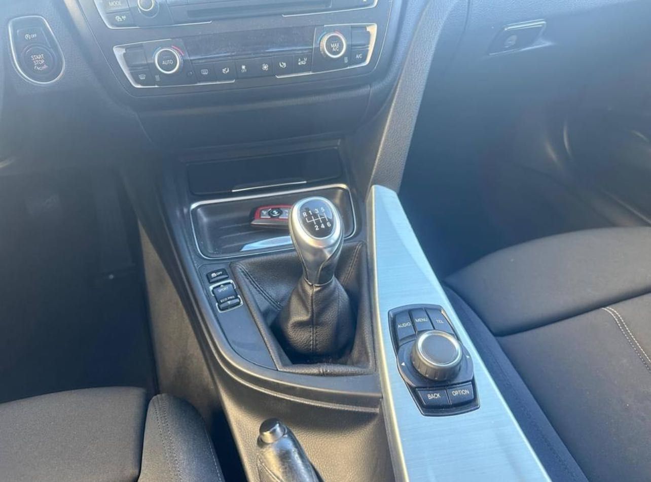 BMW SPORT 318D 2014