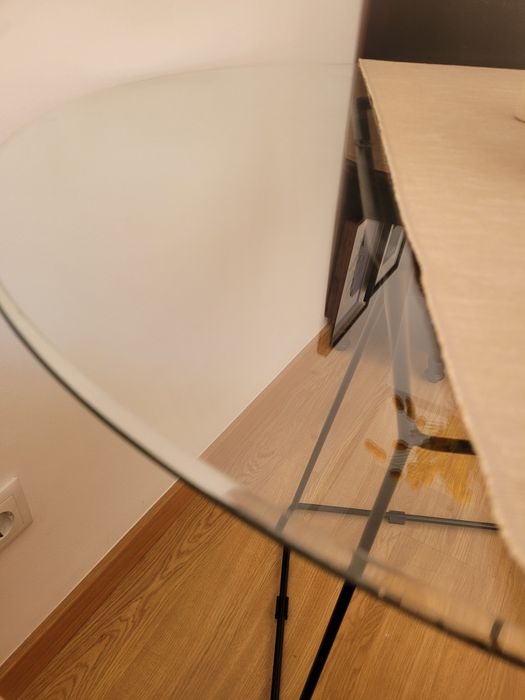Mesa de Vidro - pés metal preto