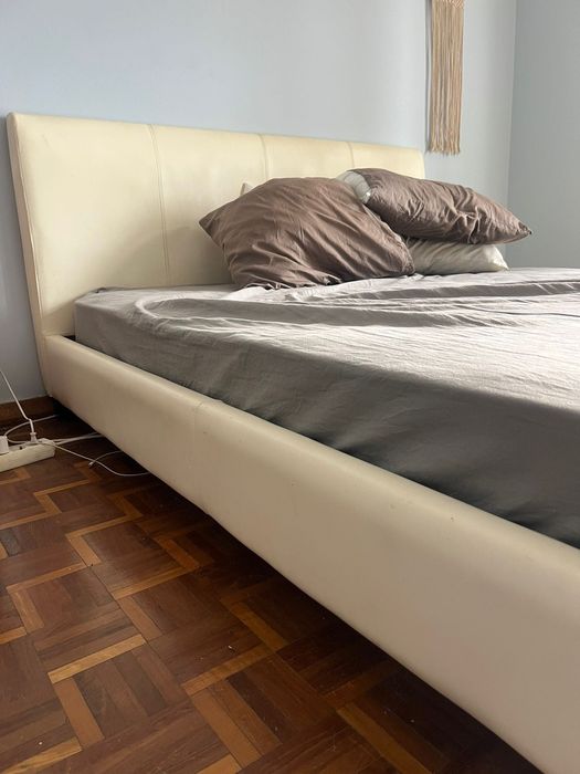 Cama + colchão branca pele