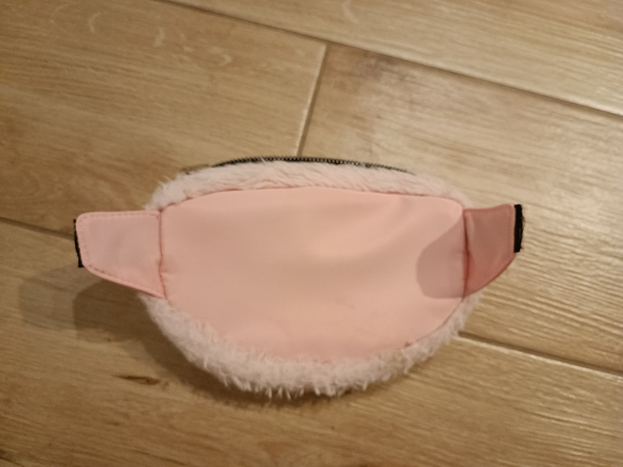 Saszetka piórnik kosmetyczka z futerkiem