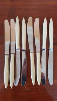 Столові ножі та виделки
