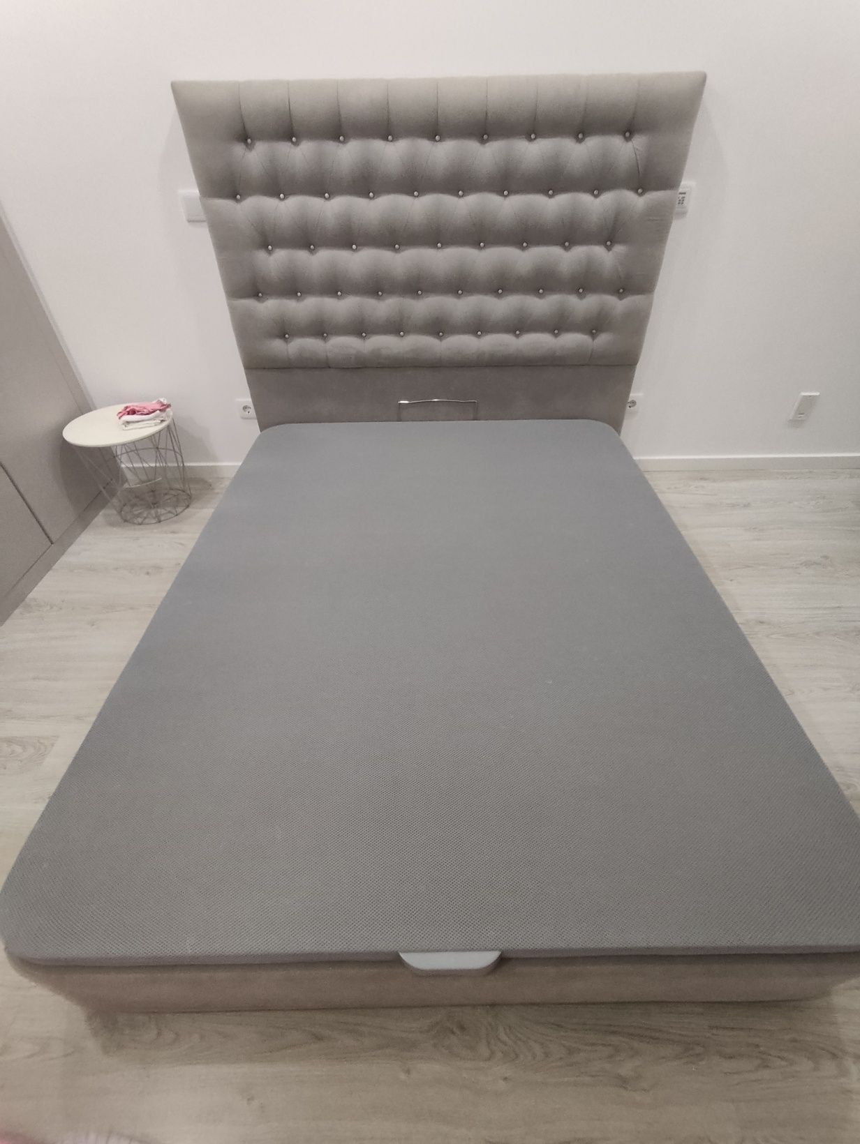 Cama de Casal com Cabeceira Capitone