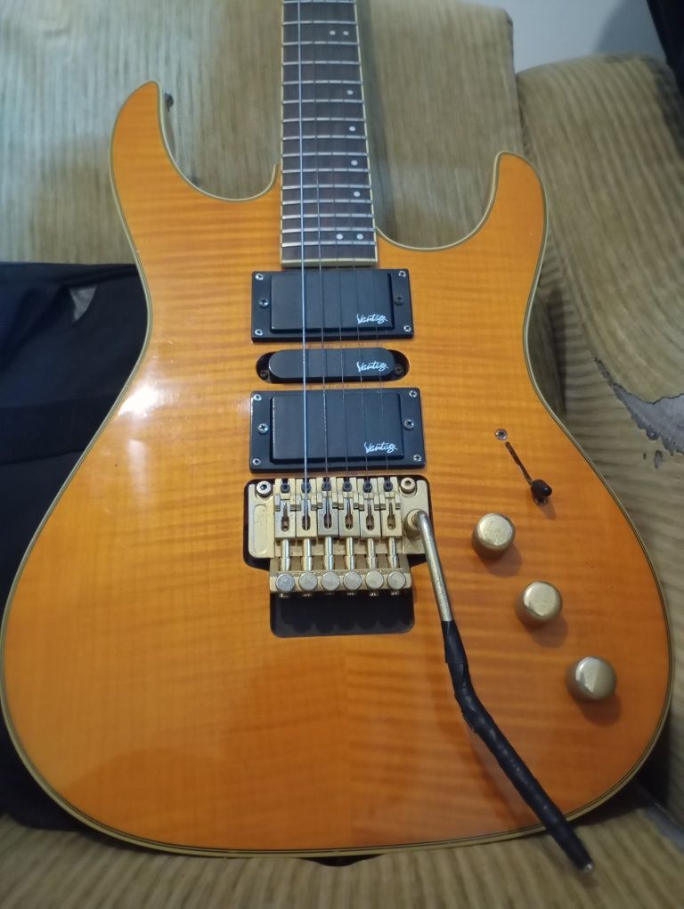 Guitarra e material de estudio