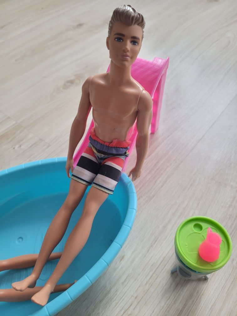 Barbie basen lalkami