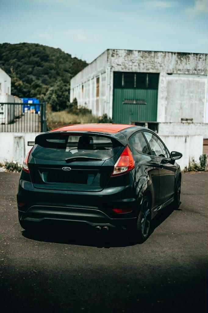 Ford Fiesta Black Edition - 2015/ 140cv