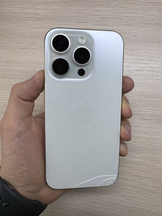 iPhone 15 Pro iCloud, на деталі