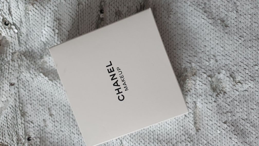 Chanel Nowa czarna kosmetyczka welur z lusterkiem