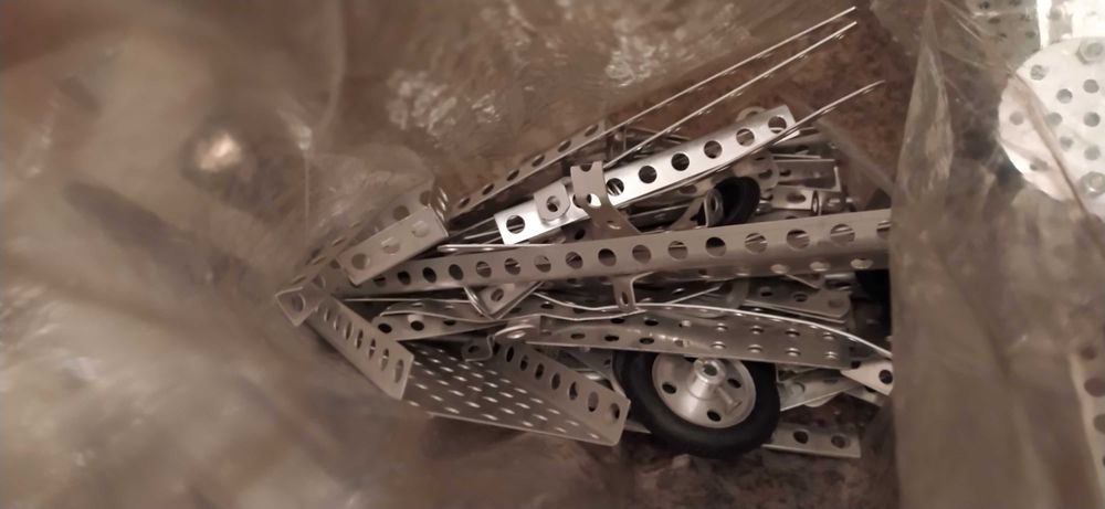 Zestaw zabawek autko klocki metalowe mały optyk metalowe